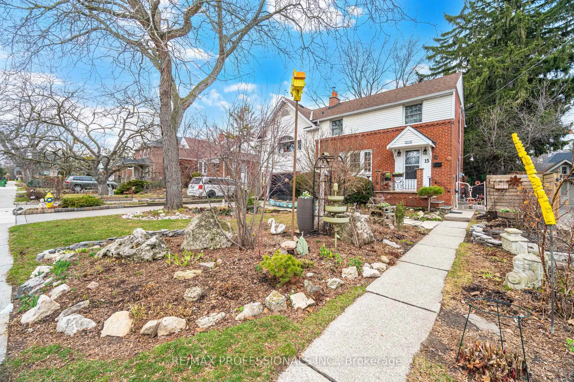 Photo 4 of 15 Twenty-Seventh Street, Etobicoke, Long Branch — HOMEH