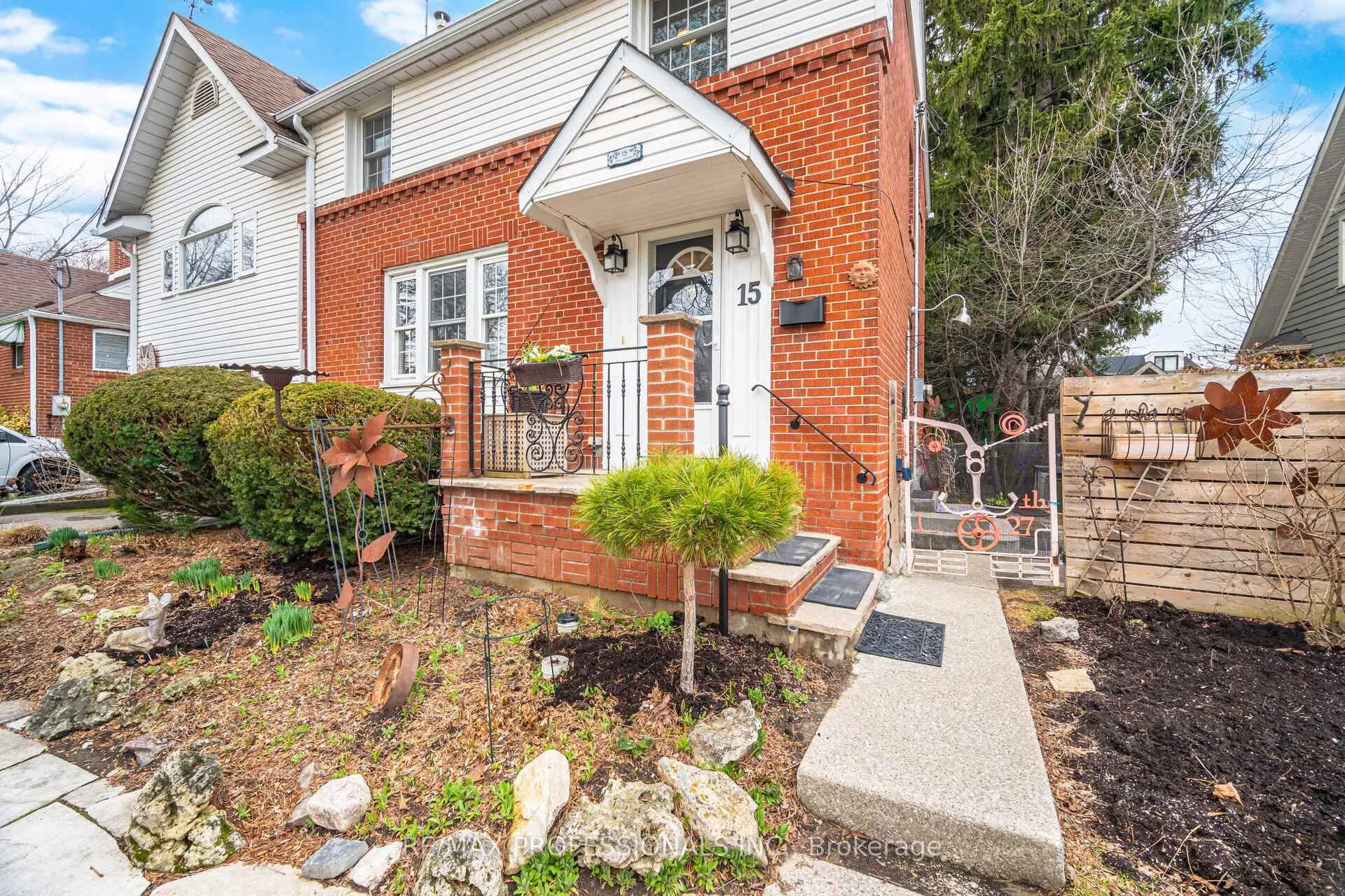 Photo 6 of 15 Twenty-Seventh Street, Etobicoke, Long Branch — HOMEH