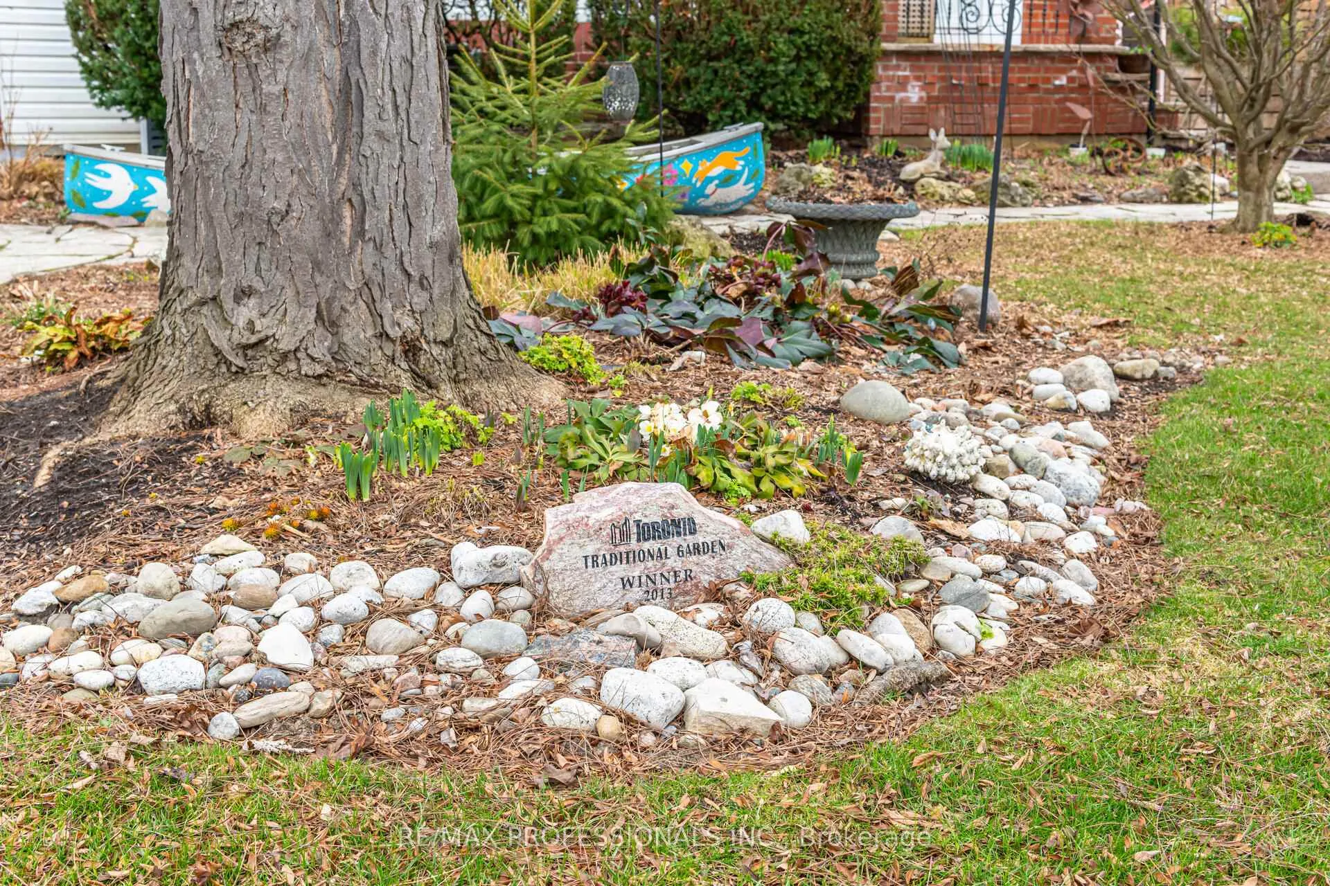 Photo 7 of 15 Twenty-Seventh Street, Etobicoke, Long Branch — HOMEH