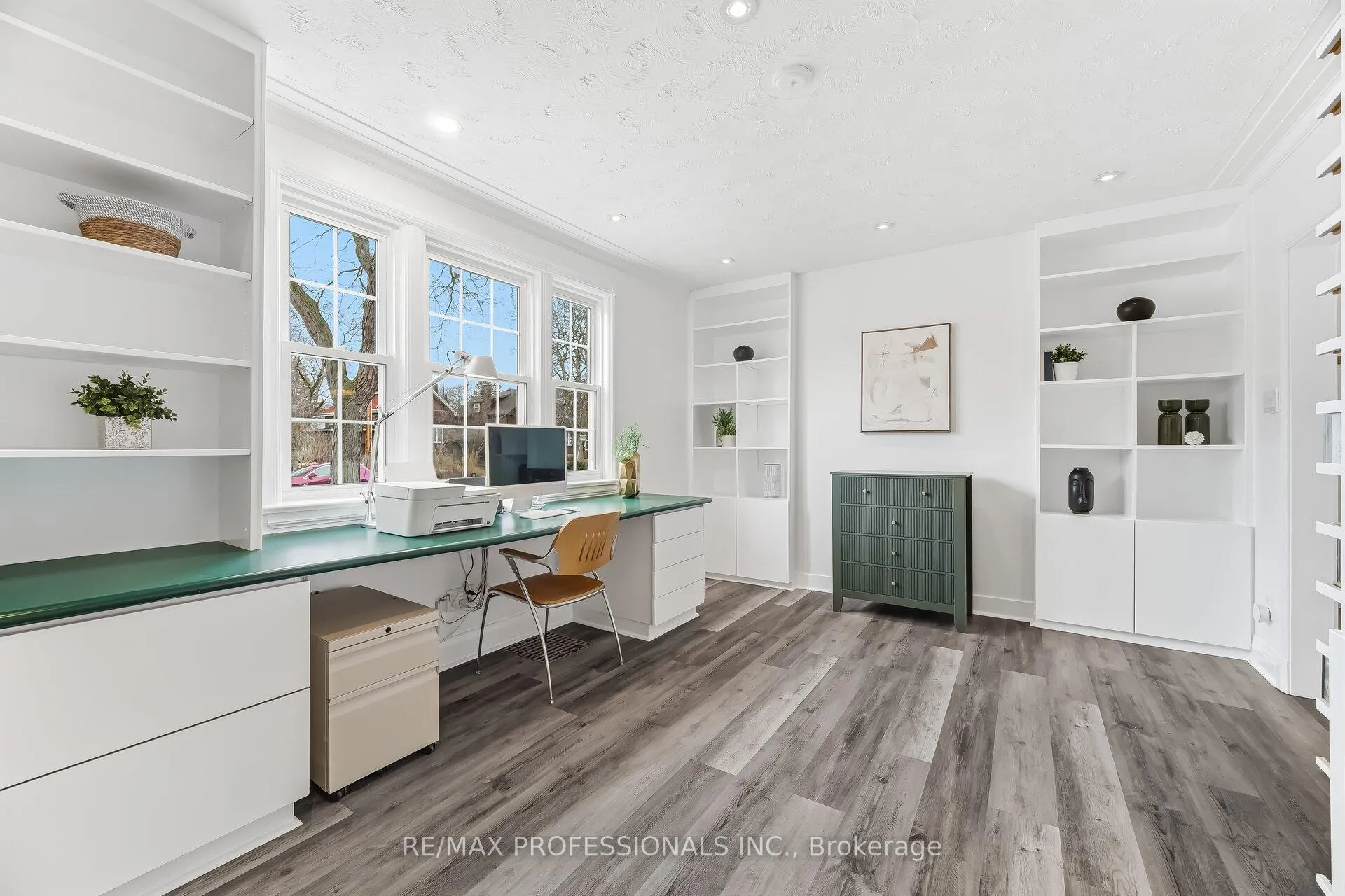 Photo 9 of 15 Twenty-Seventh Street, Etobicoke, Long Branch — HOMEH