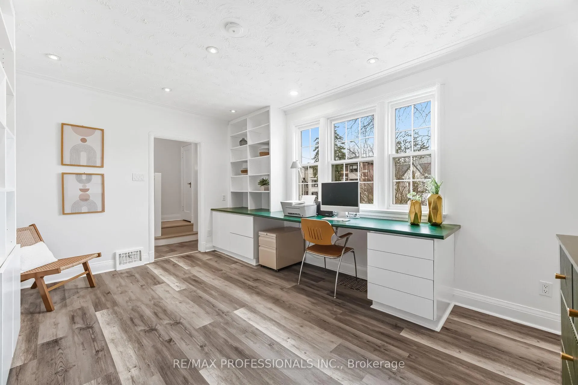 Photo 10 of 15 Twenty-Seventh Street, Etobicoke, Long Branch — HOMEH