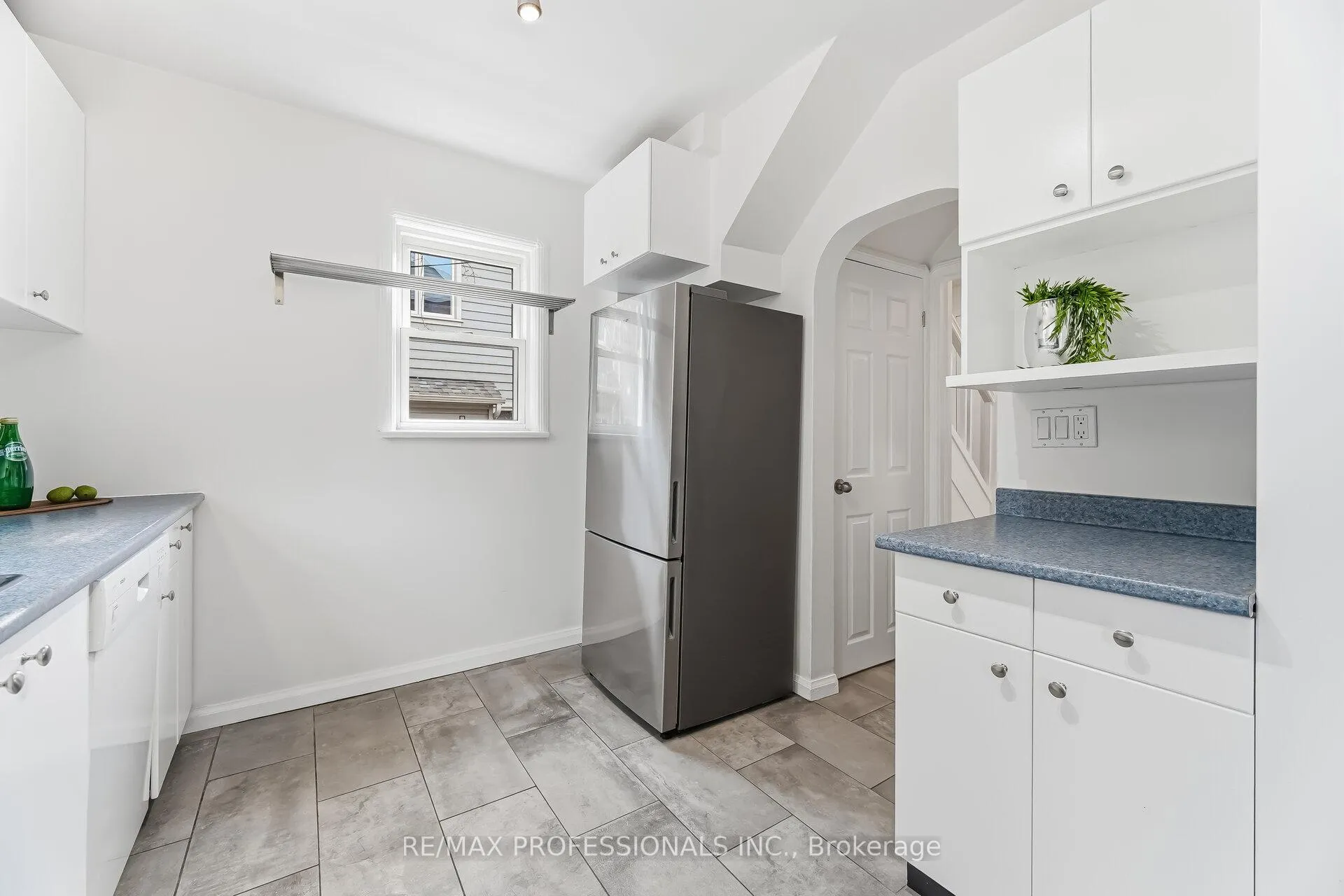 Photo 15 of 15 Twenty-Seventh Street, Etobicoke, Long Branch — HOMEH