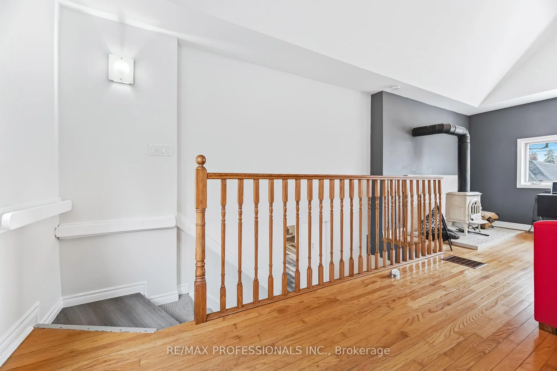 Photo 18 of 15 Twenty-Seventh Street, Etobicoke, Long Branch — HOMEH