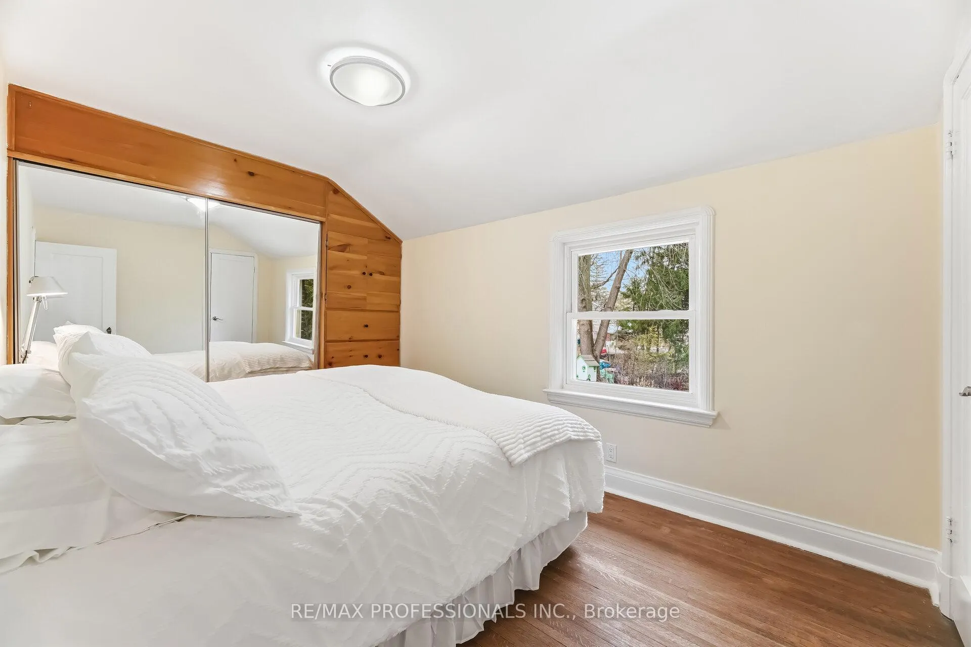 Photo 23 of 15 Twenty-Seventh Street, Etobicoke, Long Branch — HOMEH