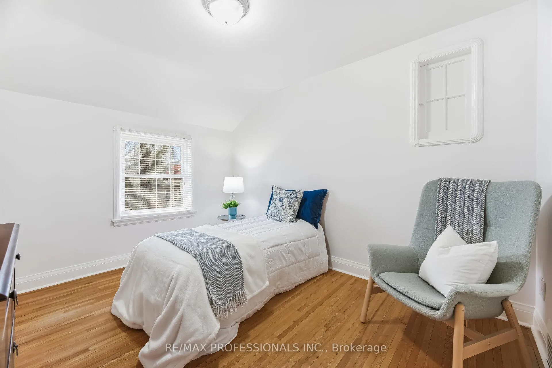Photo 25 of 15 Twenty-Seventh Street, Etobicoke, Long Branch — HOMEH