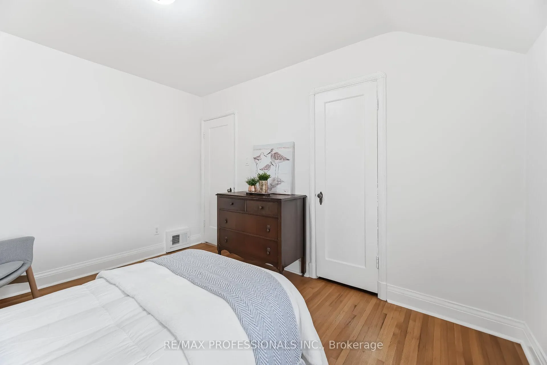 Photo 26 of 15 Twenty-Seventh Street, Etobicoke, Long Branch — HOMEH