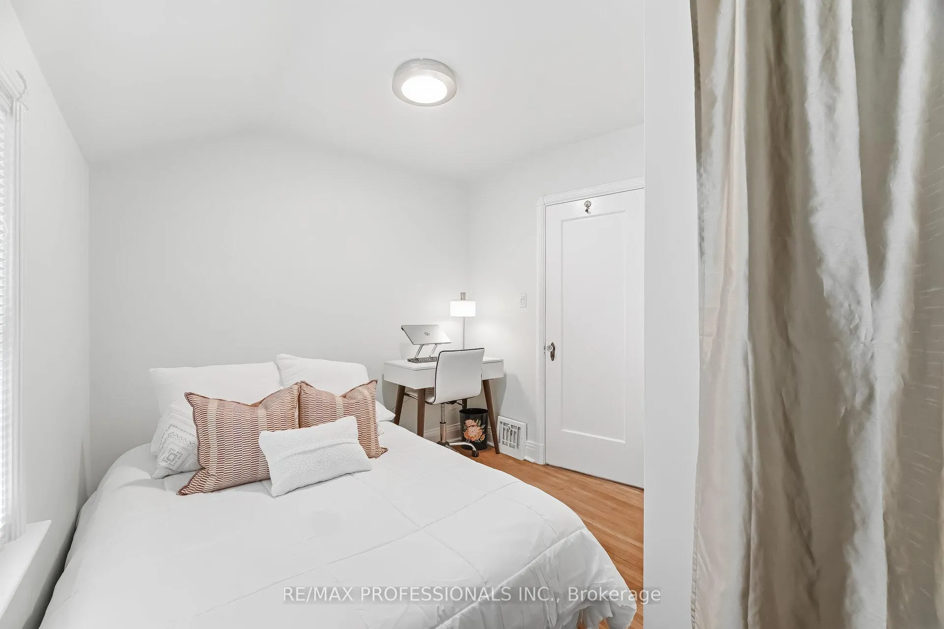 Photo 28 of 15 Twenty-Seventh Street, Etobicoke, Long Branch — HOMEH