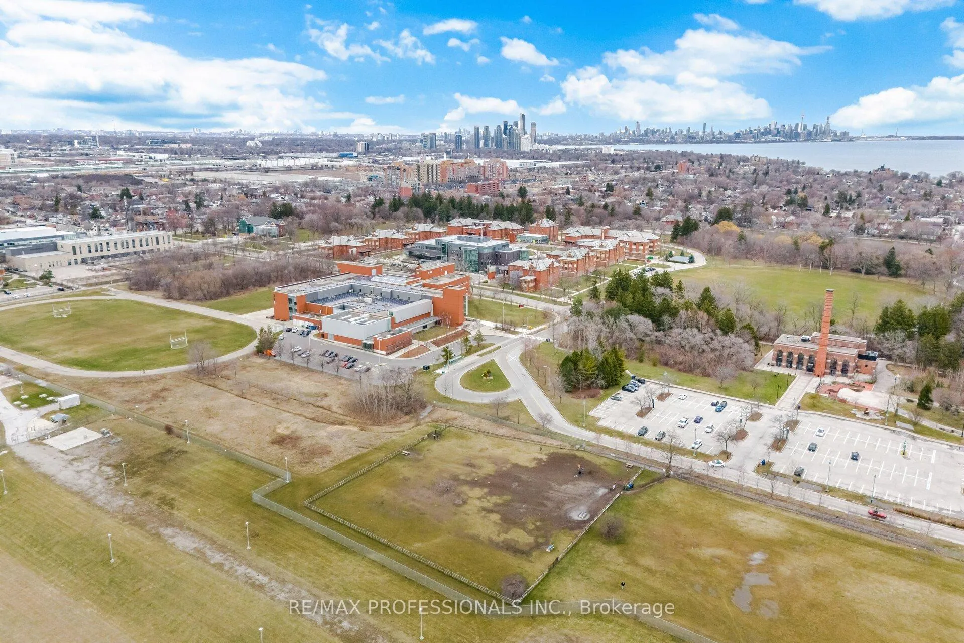 Photo 45 of 15 Twenty-Seventh Street, Etobicoke, Long Branch — HOMEH