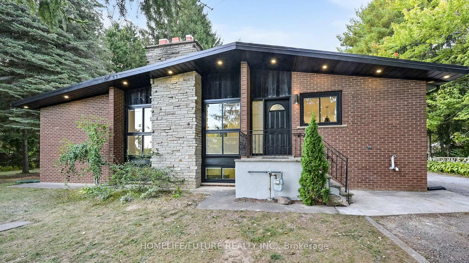 Photo 3 of 474 Taunton Road W, Ajax, Northwest Ajax — HOMEH
