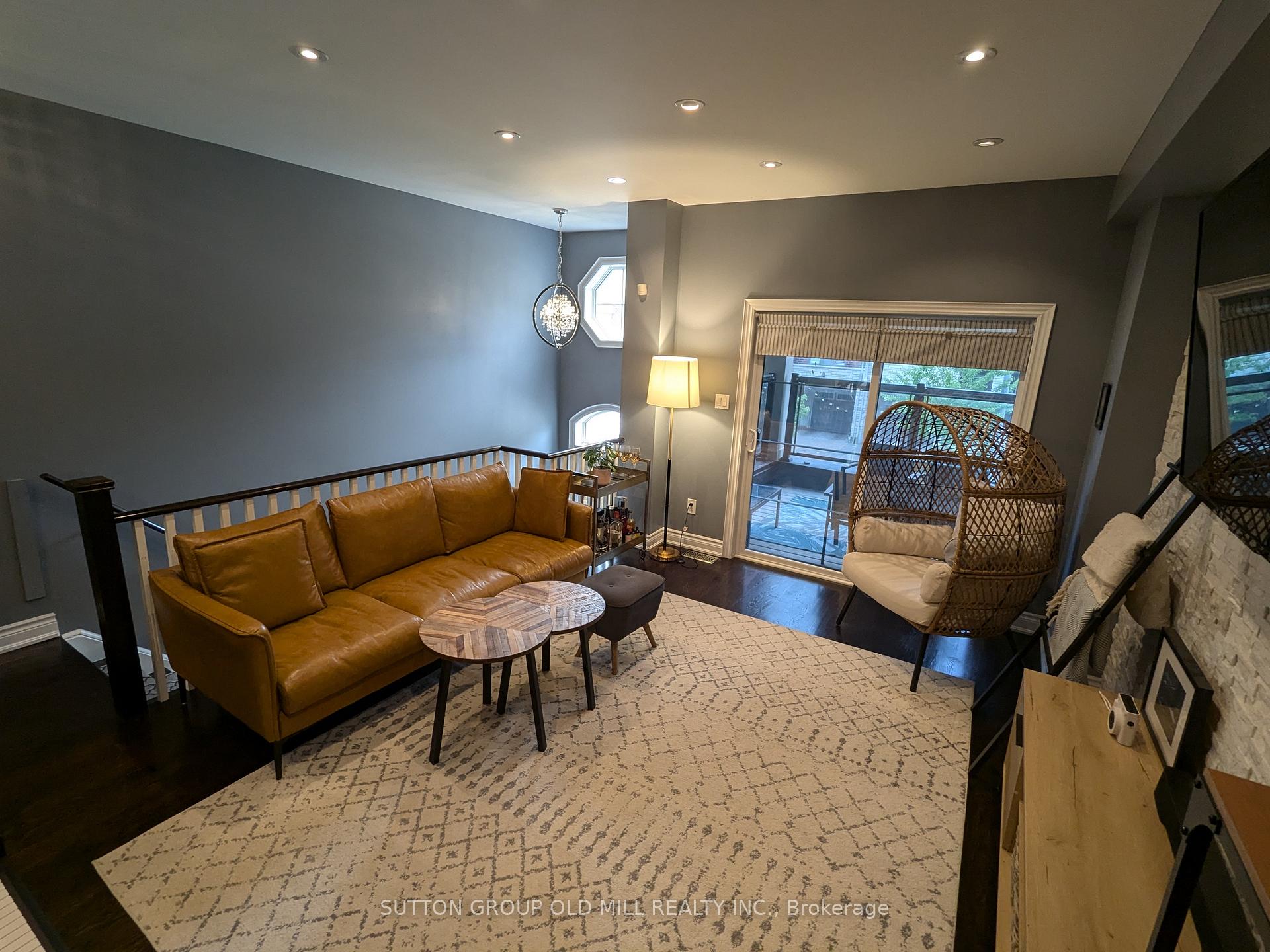 Photo 11 of 43 Dryden Way, Etobicoke, Willowridge-Martingrove-Richview — HOMEH