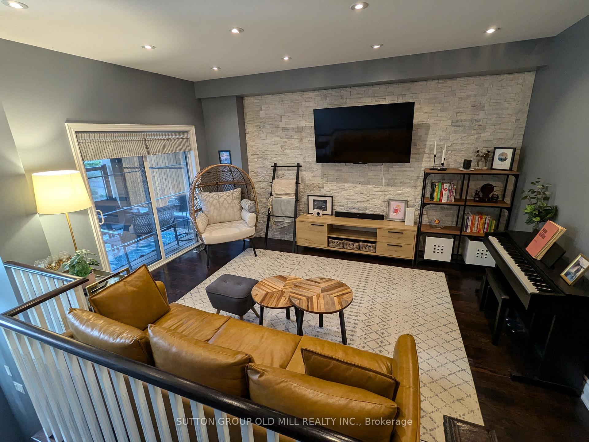 Photo 8 of 43 Dryden Way, Etobicoke, Willowridge-Martingrove-Richview — HOMEH
