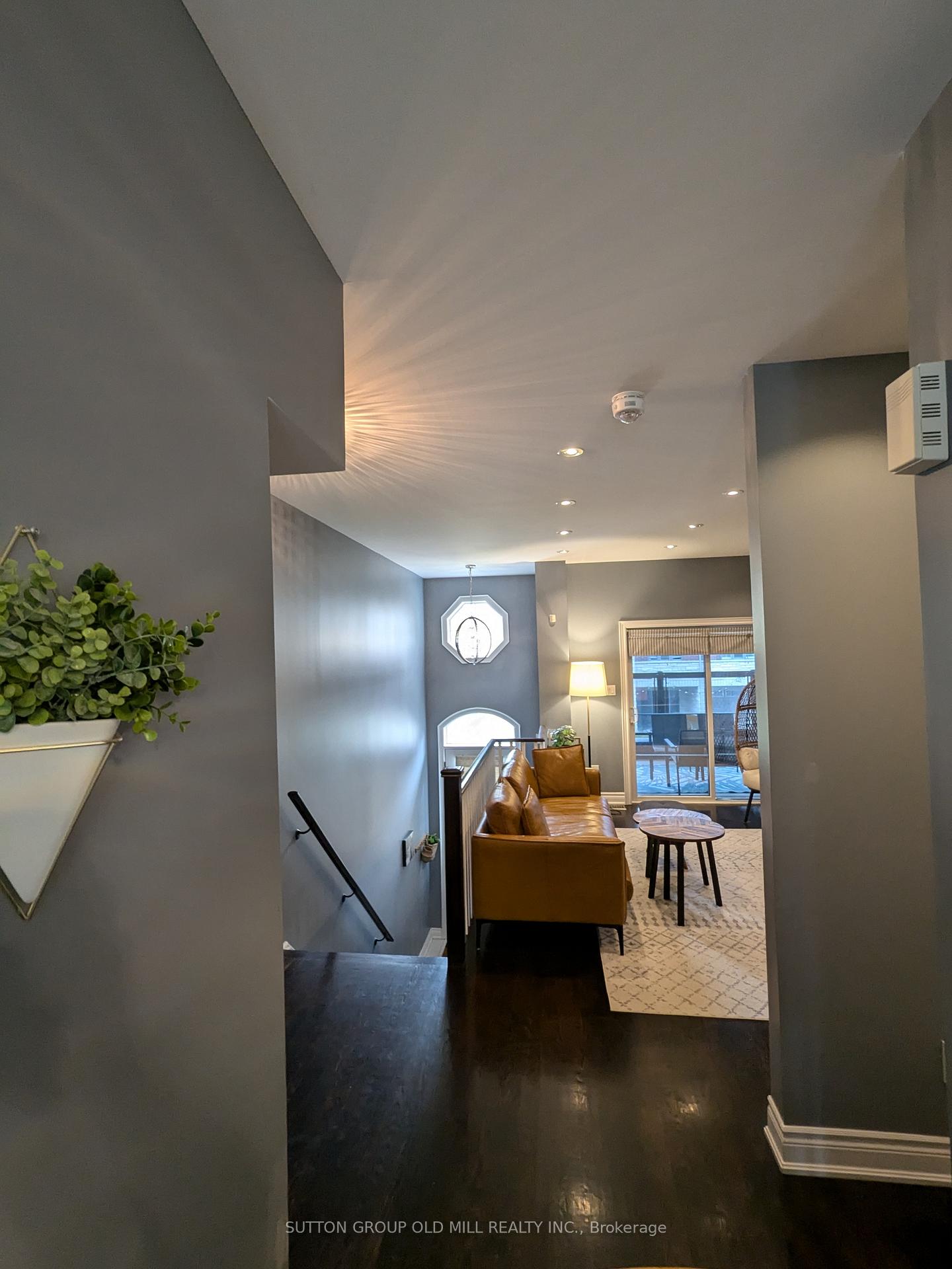 Photo 5 of 43 Dryden Way, Etobicoke, Willowridge-Martingrove-Richview — HOMEH