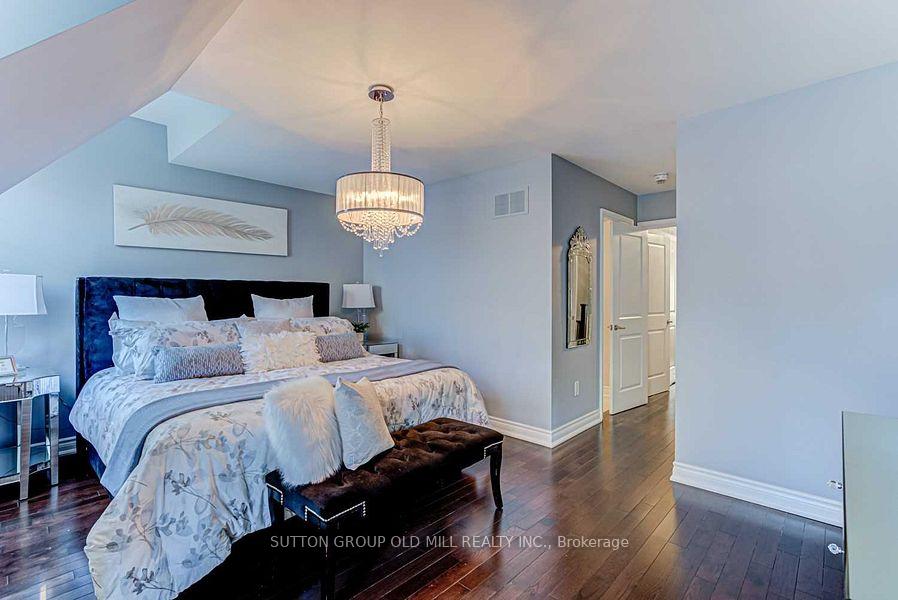 Photo 2 of 43 Dryden Way, Etobicoke, Willowridge-Martingrove-Richview — HOMEH