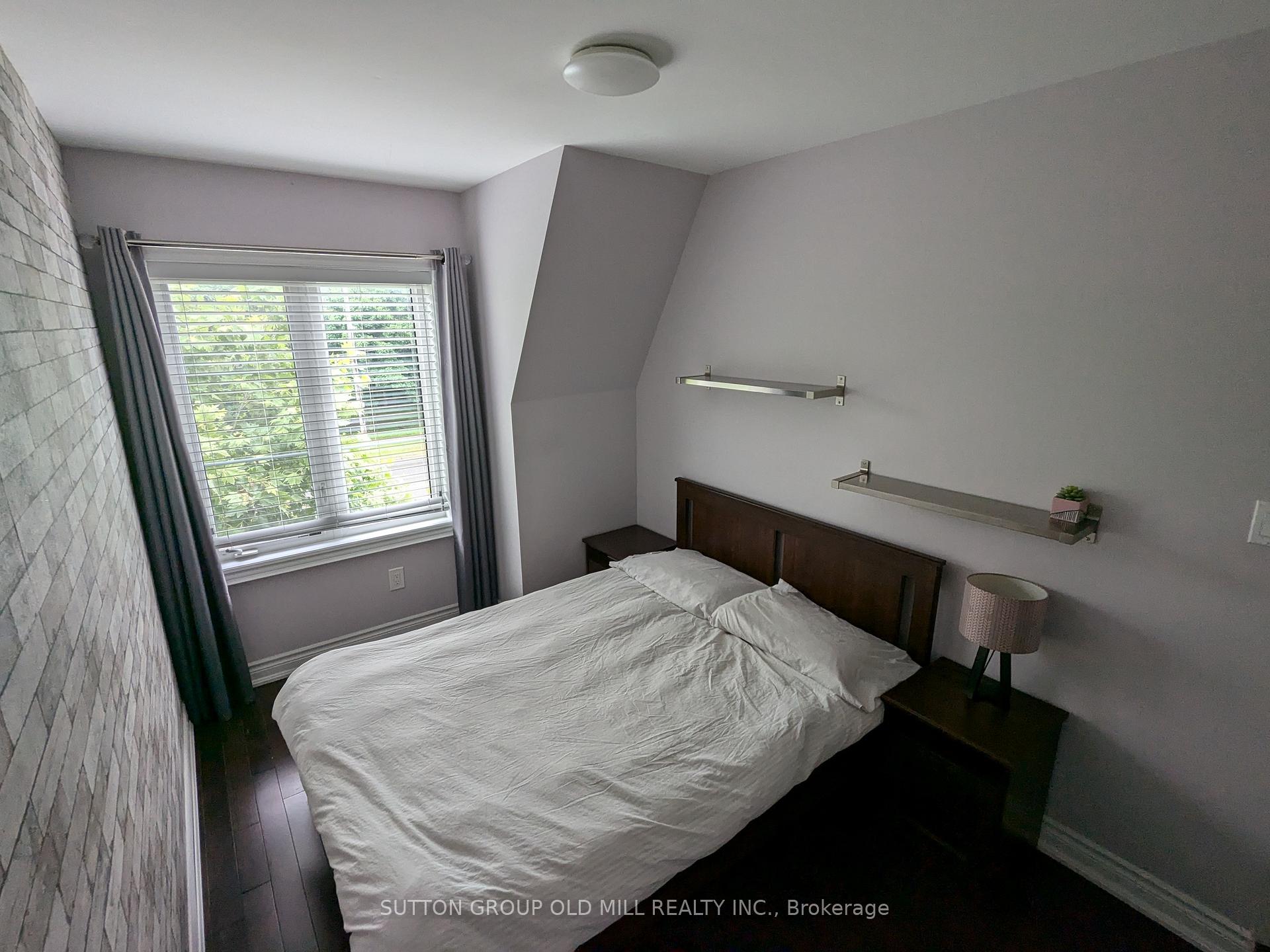 Photo 17 of 43 Dryden Way, Etobicoke, Willowridge-Martingrove-Richview — HOMEH