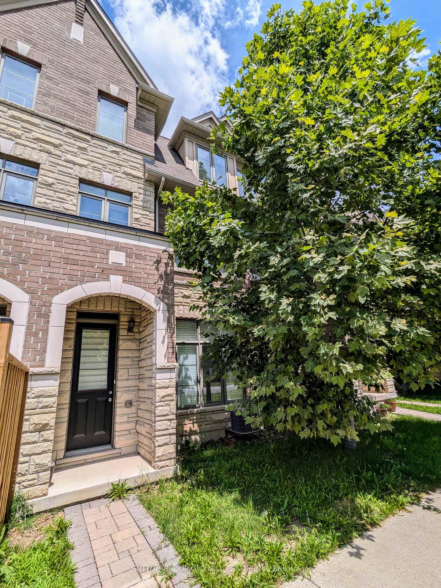 Photo 18 of 43 Dryden Way, Etobicoke, Willowridge-Martingrove-Richview — HOMEH