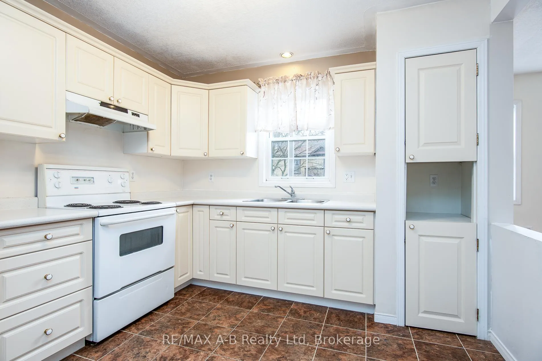 Photo 26 of 209 Jacob Street, Wilmot — HOMEH
