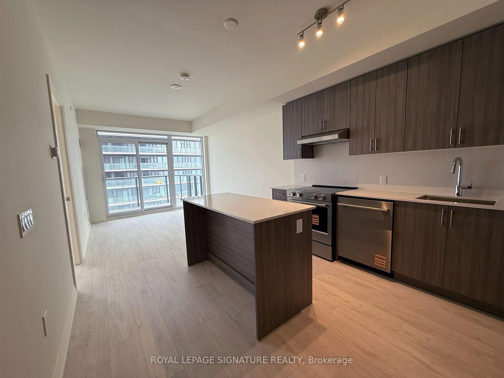 Photo 3 of Unit 2202, 27 Korda Gate, Vaughan, Vellore Village — HOMEH