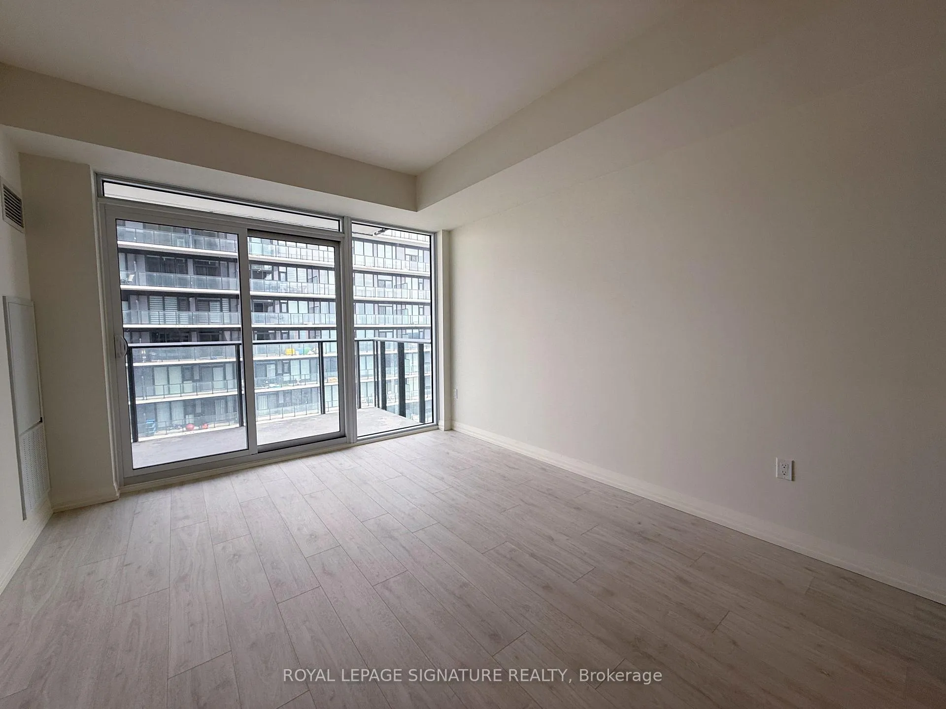 Photo 4 of Unit 2202, 27 Korda Gate, Vaughan, Vellore Village — HOMEH