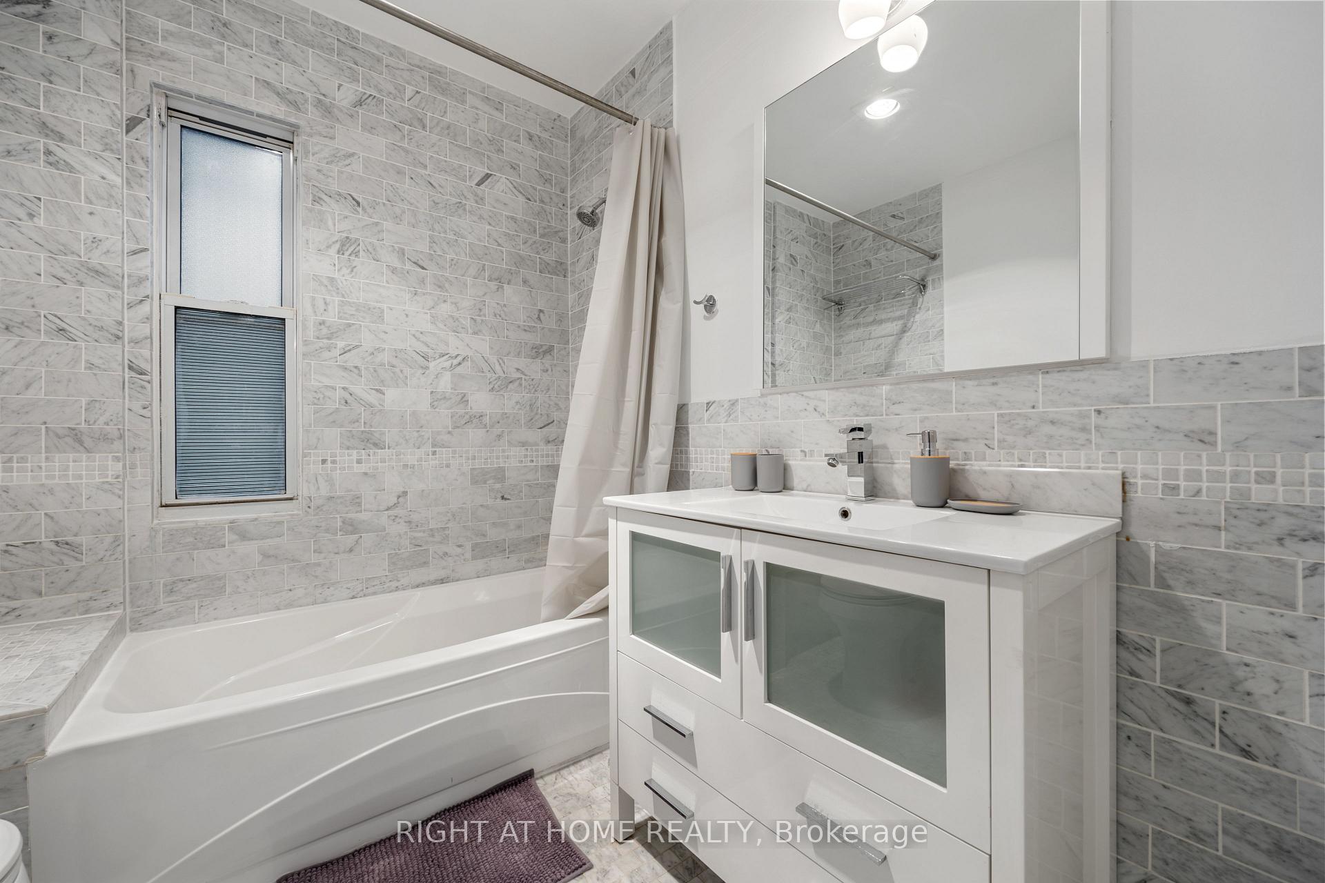 Photo 11 of Unit 2nd &3r, 124 Argyle Street, Toronto, Trinity-Bellwoods — HOMEH