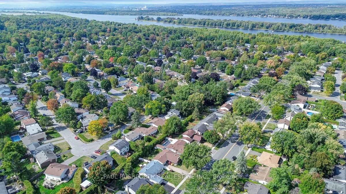 Photo 11 of 2421 Ogilvie Road, Ottawa, Beacon Hill North — HOMEH