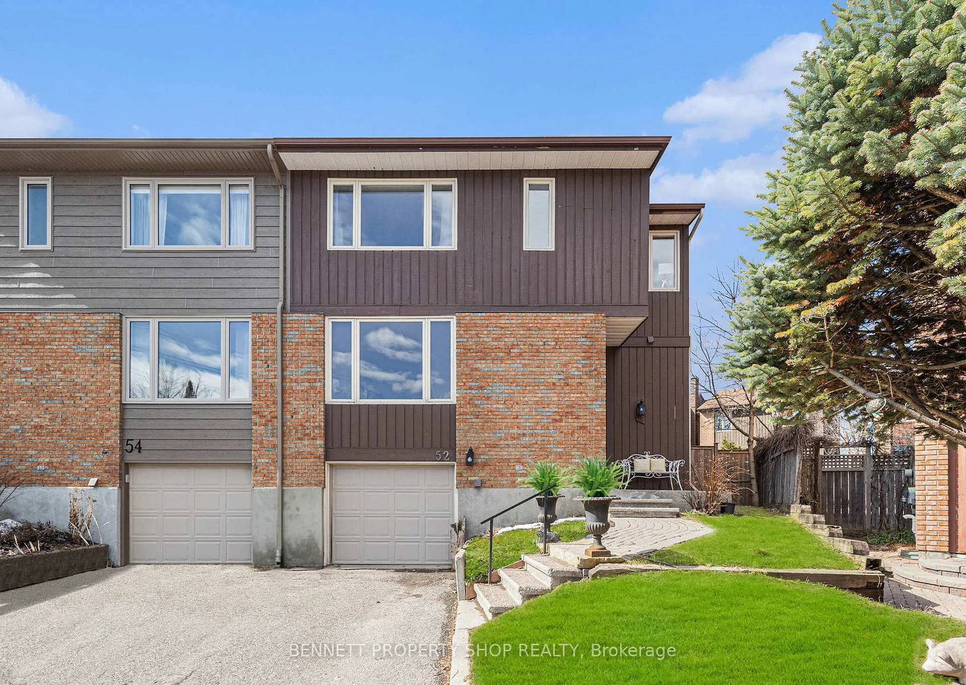 Photo 3 of 52 Sandhurst Court, Ottawa, Mooneys Bay/Riverside Park — HOMEH