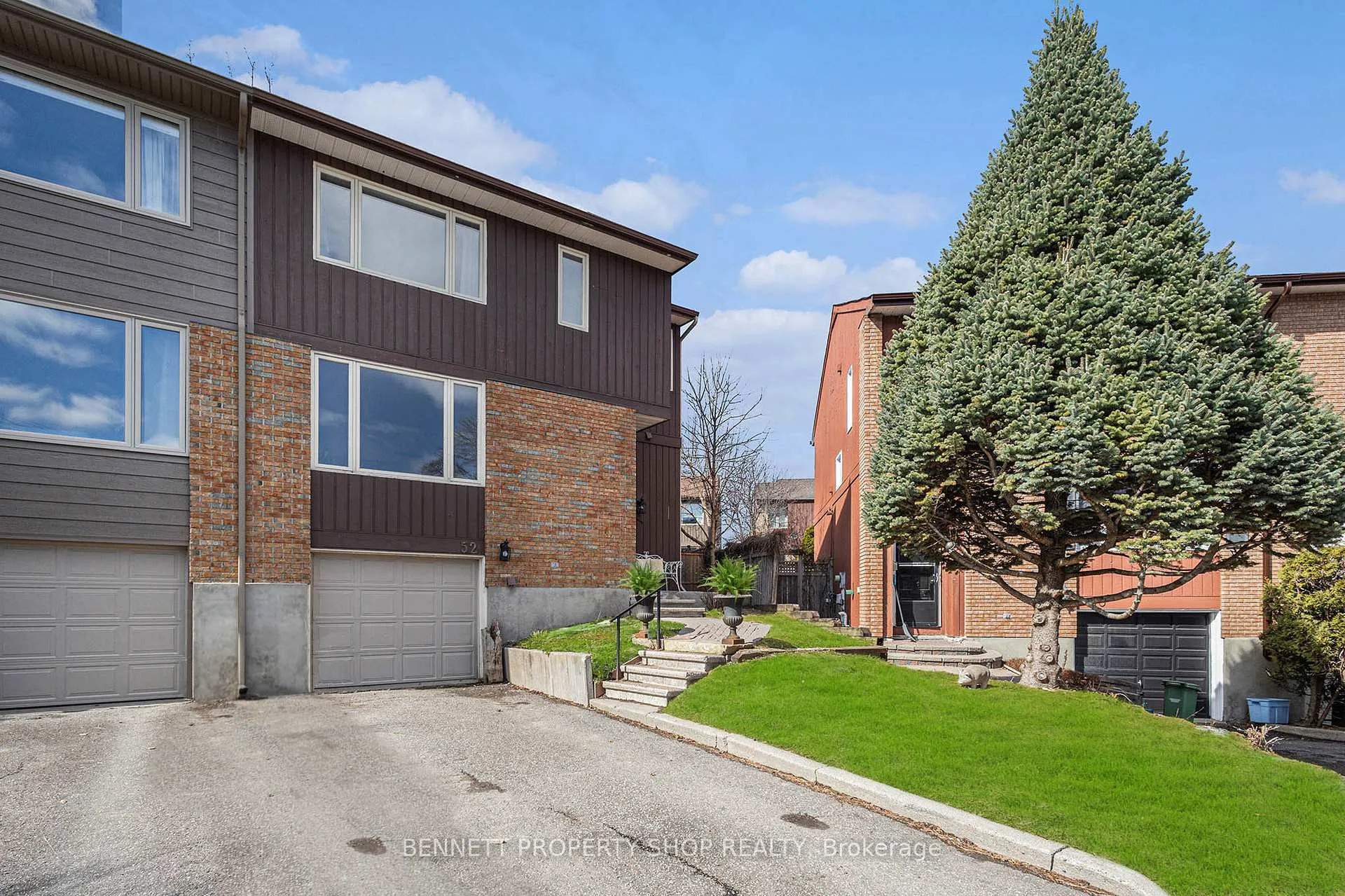 Photo 9 of 52 Sandhurst Court, Ottawa, Mooneys Bay/Riverside Park — HOMEH