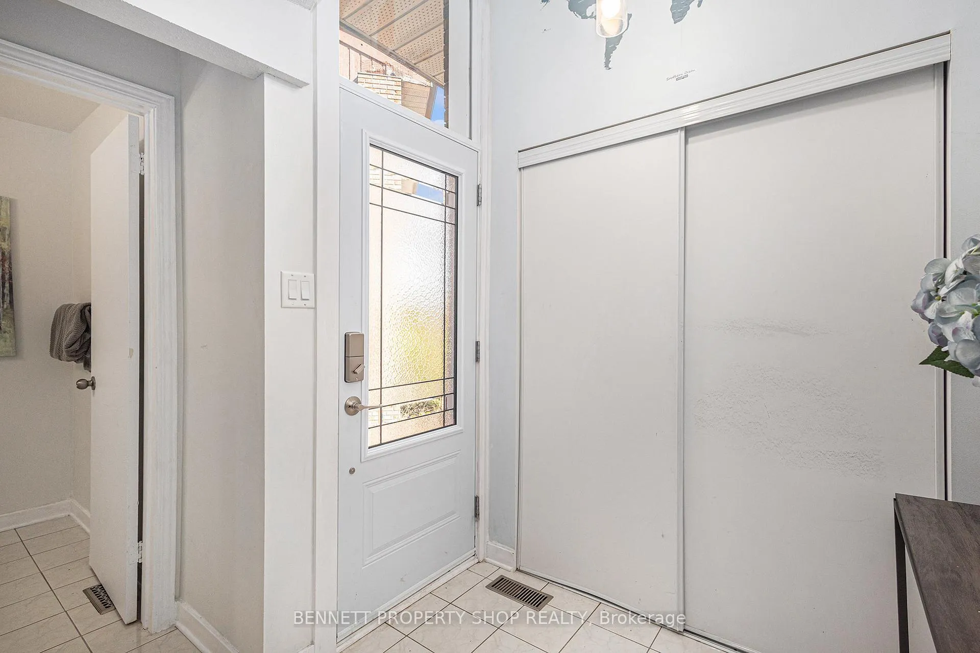 Photo 17 of 52 Sandhurst Court, Ottawa, Mooneys Bay/Riverside Park — HOMEH