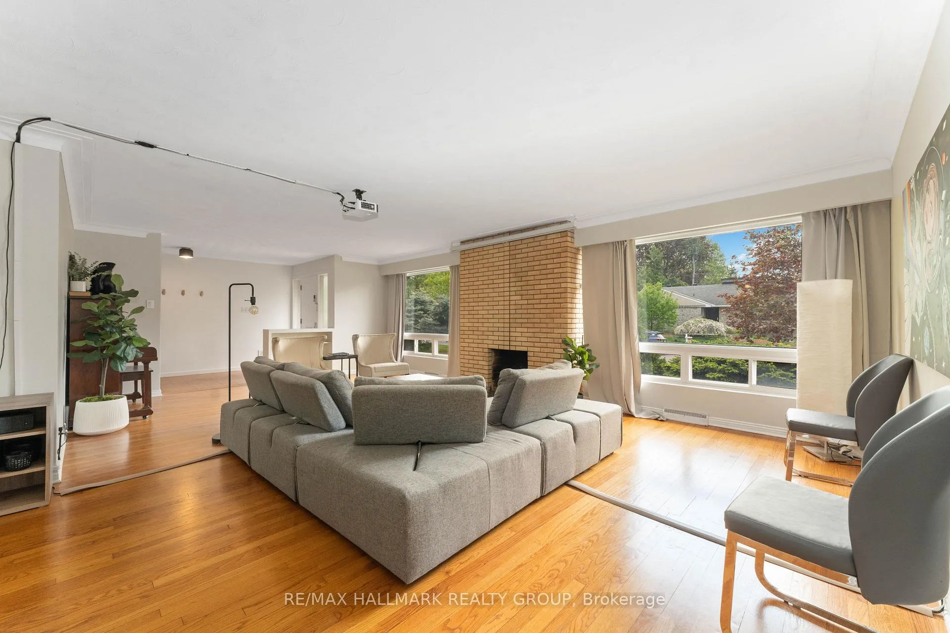 Photo 13 of 333 Roger Road, Ottawa, Alta Vista/Faircrest Heights — HOMEH