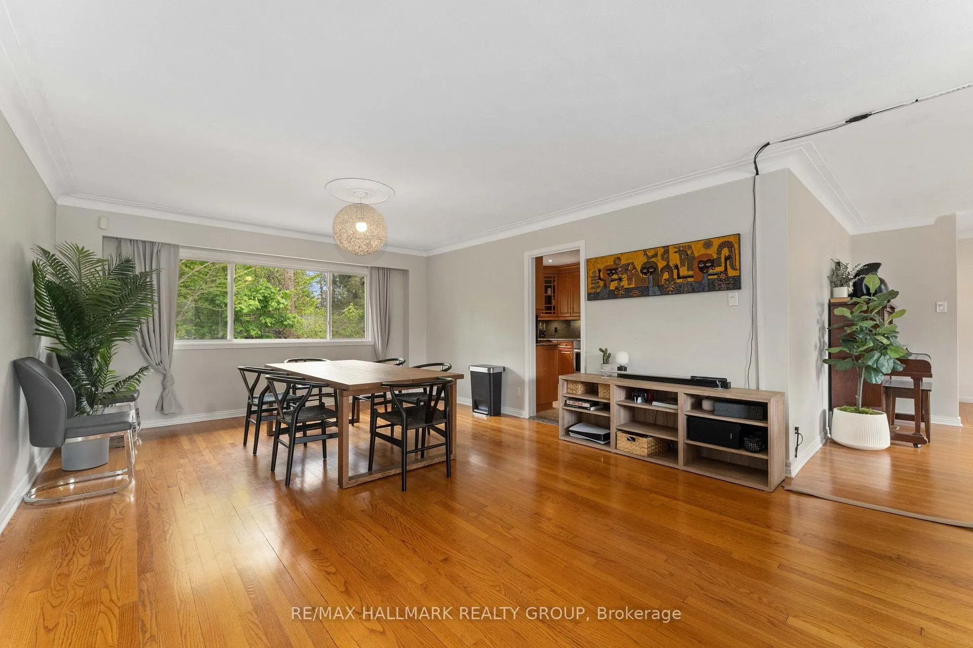 Photo 12 of 333 Roger Road, Ottawa, Alta Vista/Faircrest Heights — HOMEH