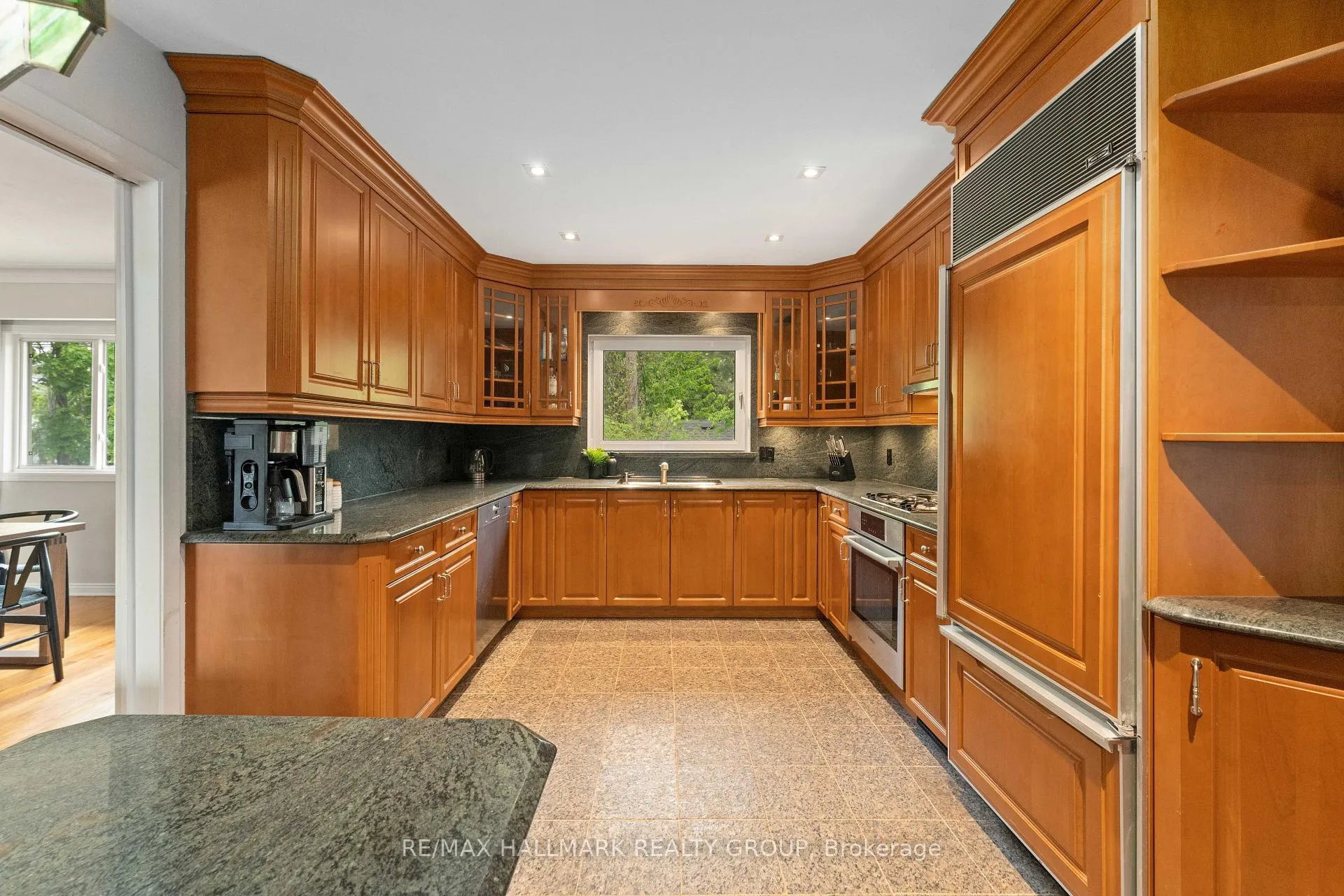 Photo 19 of 333 Roger Road, Ottawa, Alta Vista/Faircrest Heights — HOMEH
