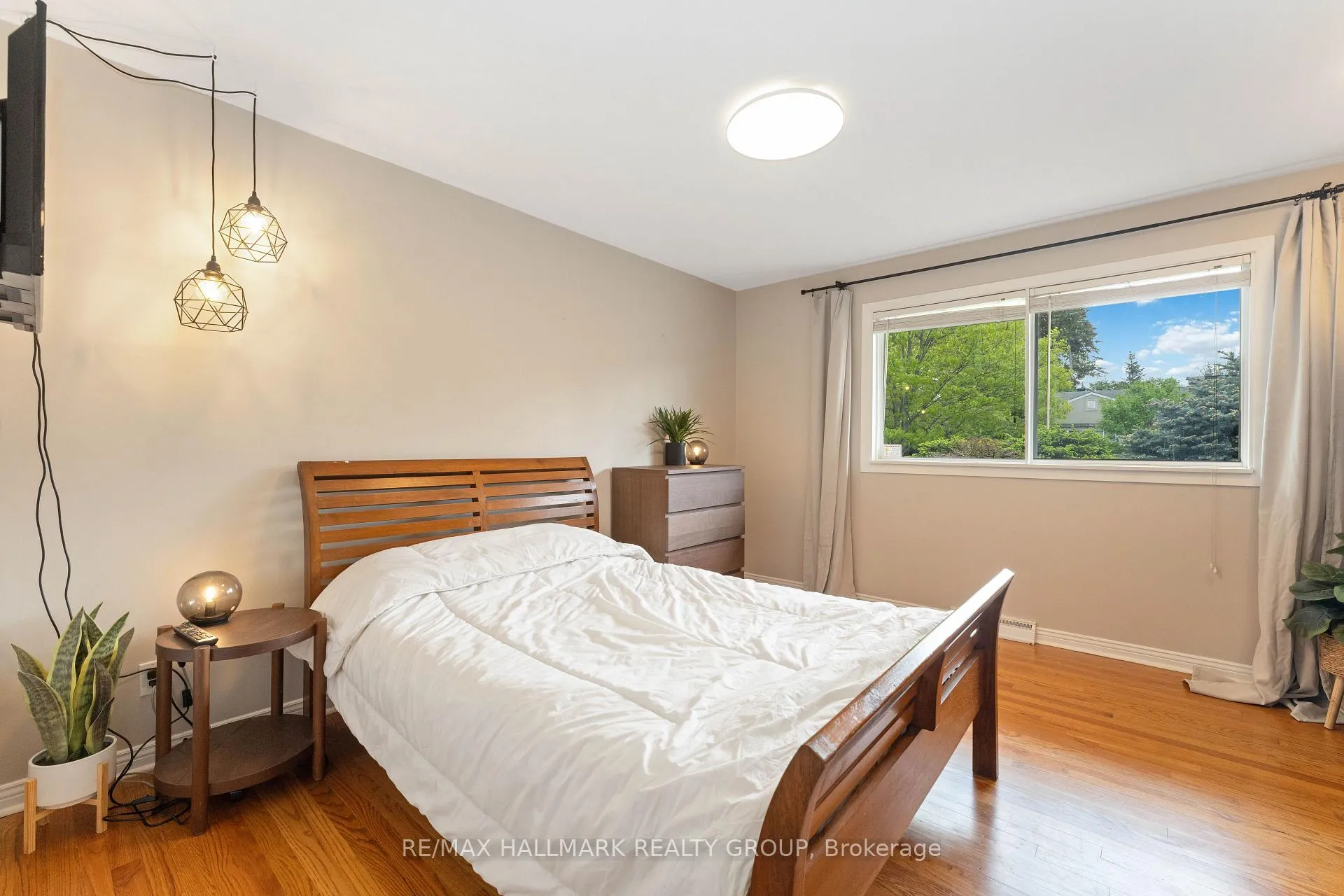 Photo 28 of 333 Roger Road, Ottawa, Alta Vista/Faircrest Heights — HOMEH