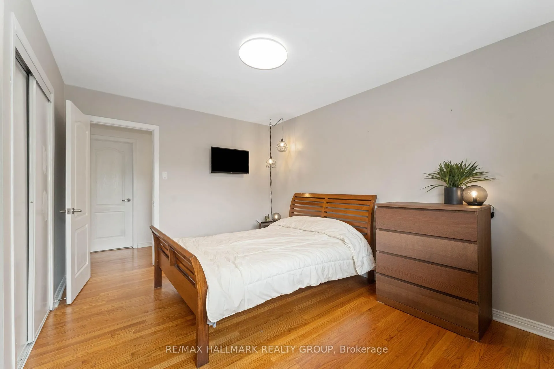 Photo 31 of 333 Roger Road, Ottawa, Alta Vista/Faircrest Heights — HOMEH