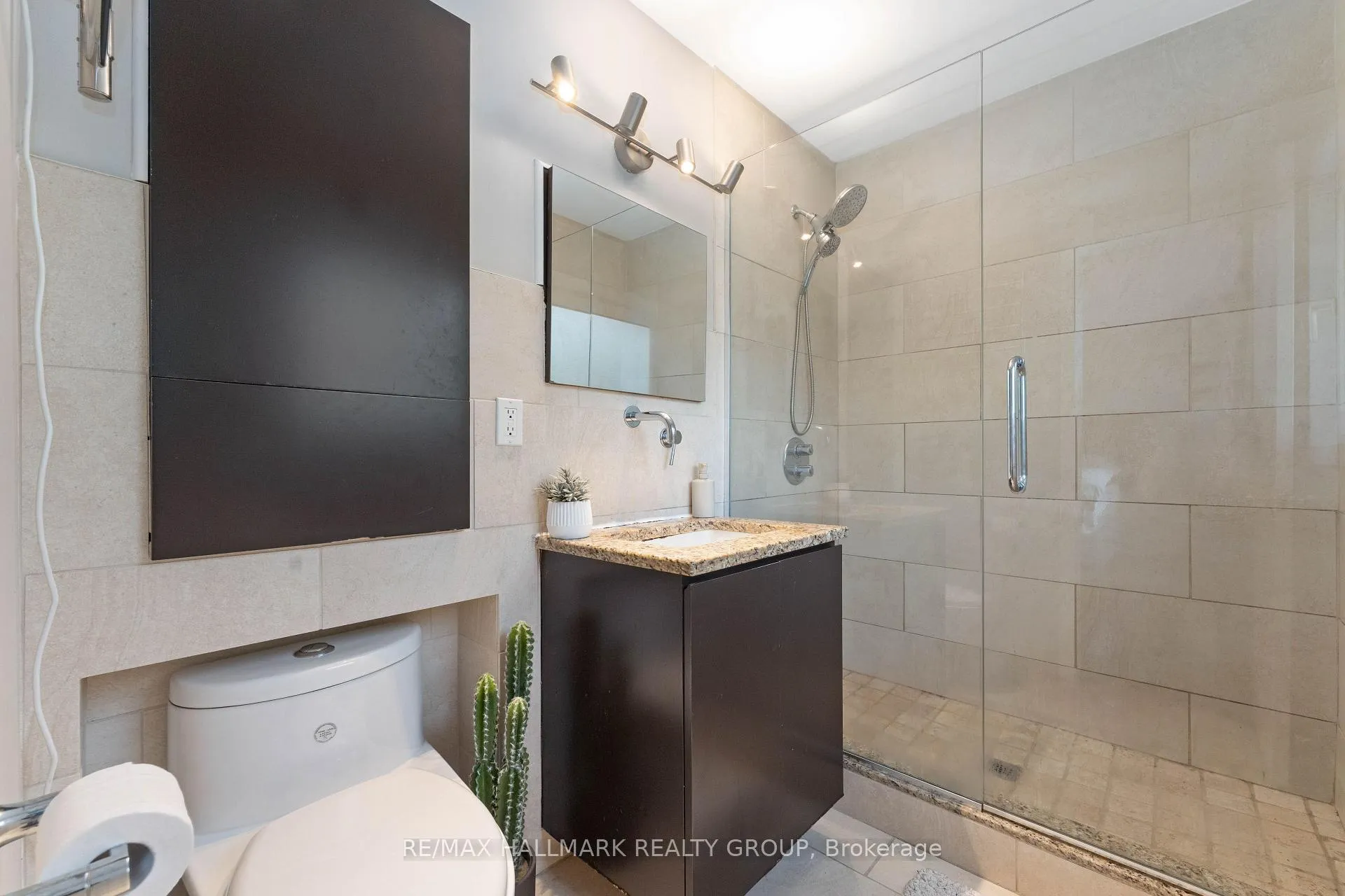 Photo 37 of 333 Roger Road, Ottawa, Alta Vista/Faircrest Heights — HOMEH