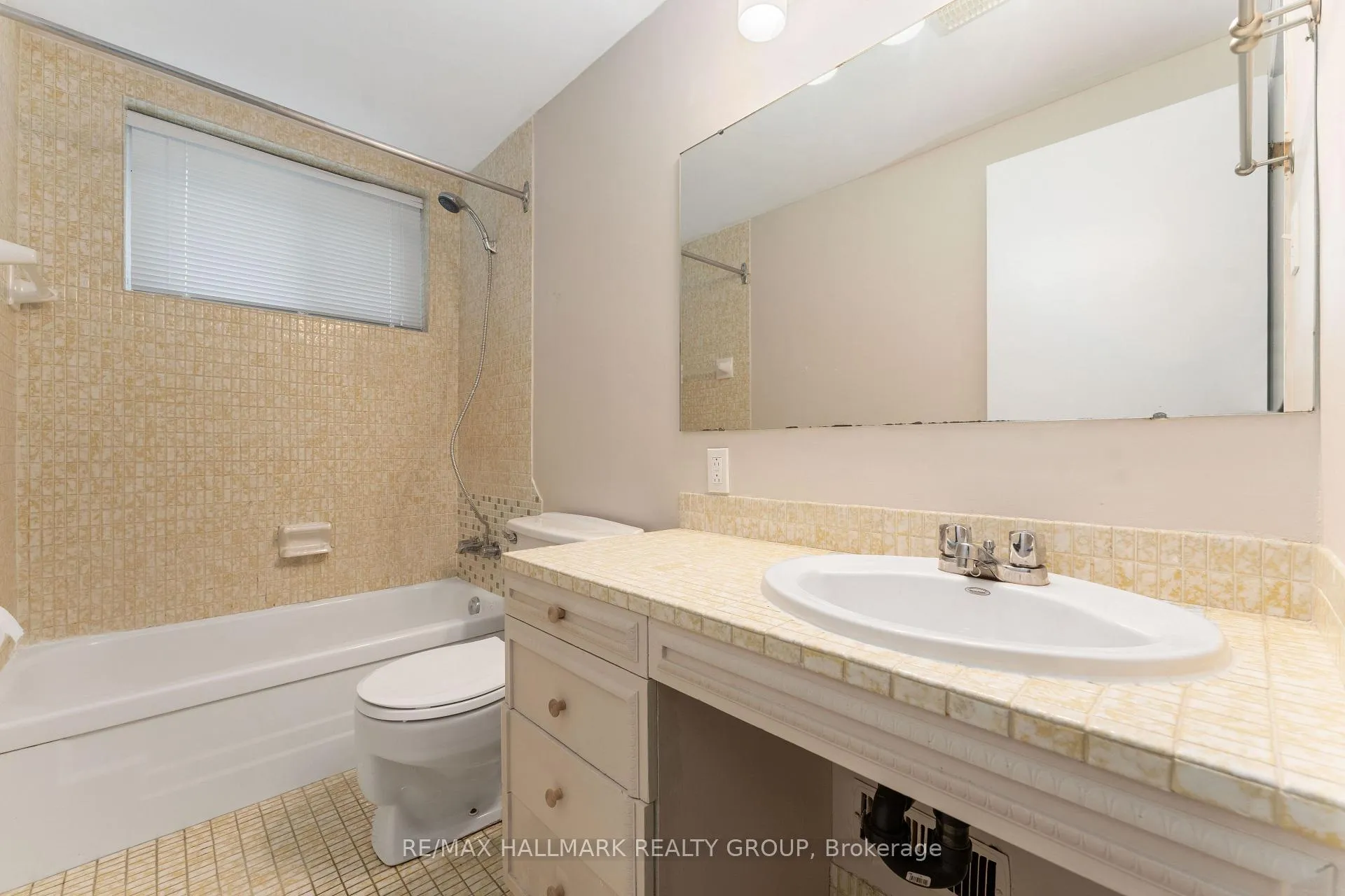 Photo 44 of 333 Roger Road, Ottawa, Alta Vista/Faircrest Heights — HOMEH