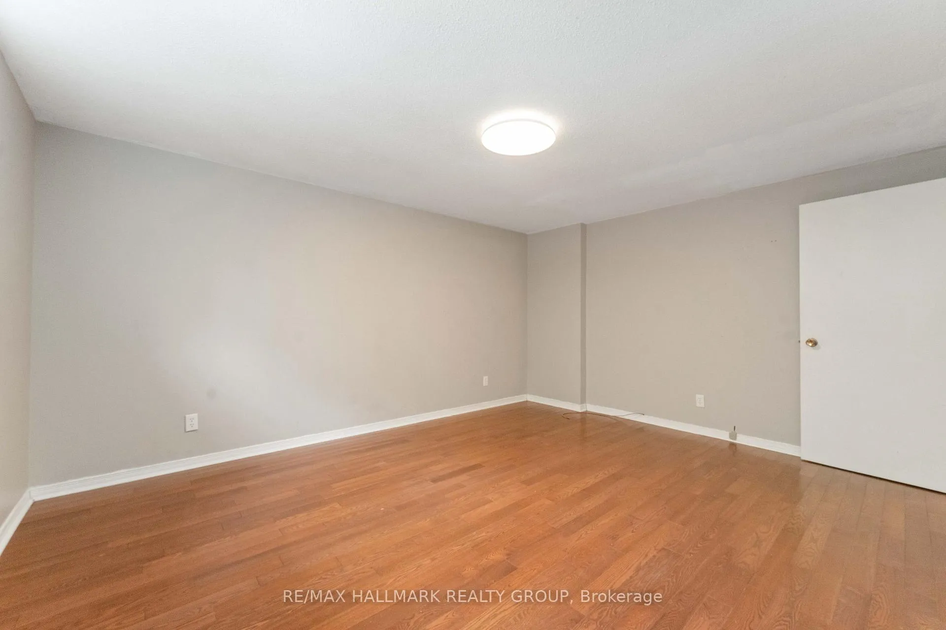 Photo 46 of 333 Roger Road, Ottawa, Alta Vista/Faircrest Heights — HOMEH