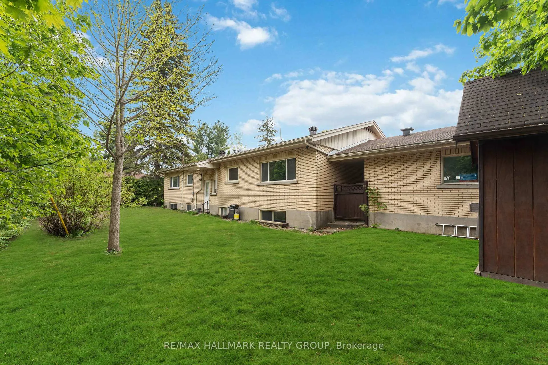 Photo 53 of 333 Roger Road, Ottawa, Alta Vista/Faircrest Heights — HOMEH