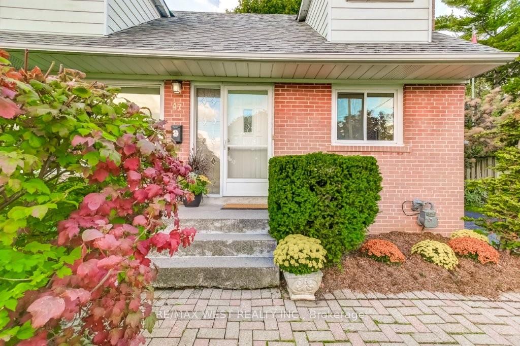 Photo 3 of 47 Breadner Drive, Etobicoke, Willowridge-Martingrove-Richview — HOMEH