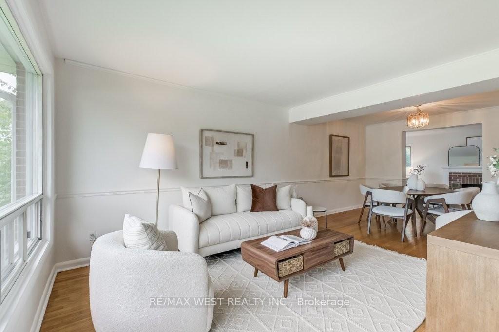 Photo 5 of 47 Breadner Drive, Etobicoke, Willowridge-Martingrove-Richview — HOMEH