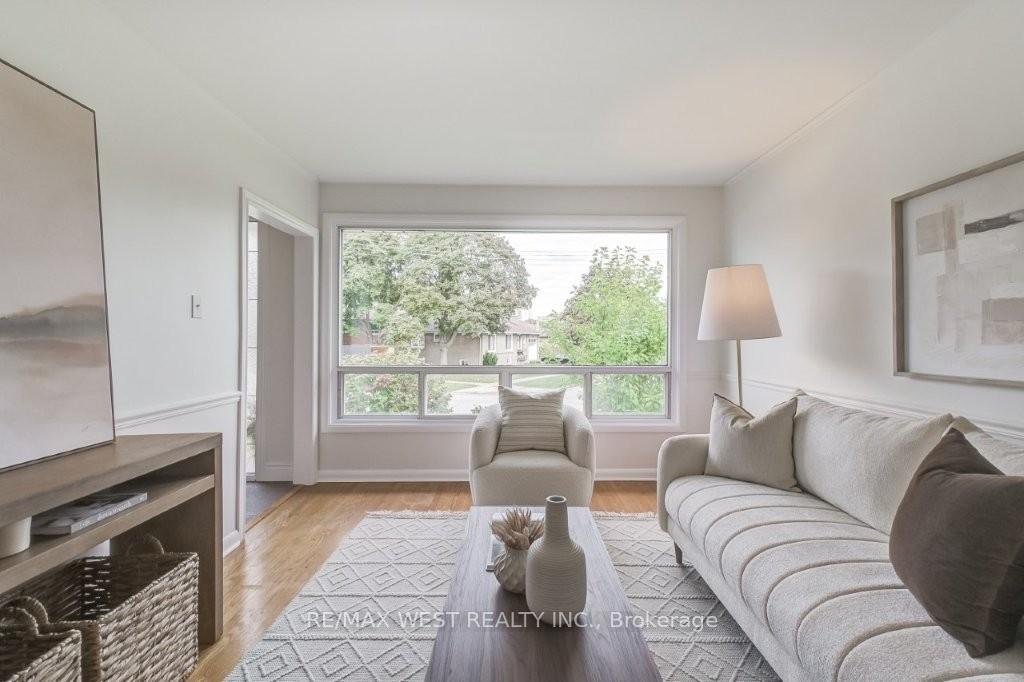 Photo 6 of 47 Breadner Drive, Etobicoke, Willowridge-Martingrove-Richview — HOMEH