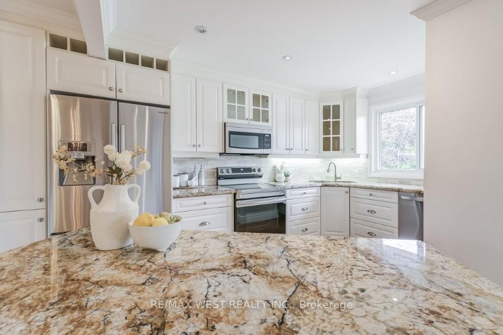 Photo 11 of 47 Breadner Drive, Etobicoke, Willowridge-Martingrove-Richview — HOMEH