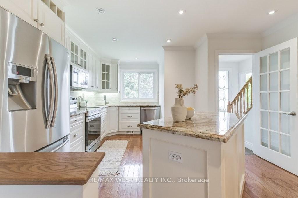 Photo 12 of 47 Breadner Drive, Etobicoke, Willowridge-Martingrove-Richview — HOMEH
