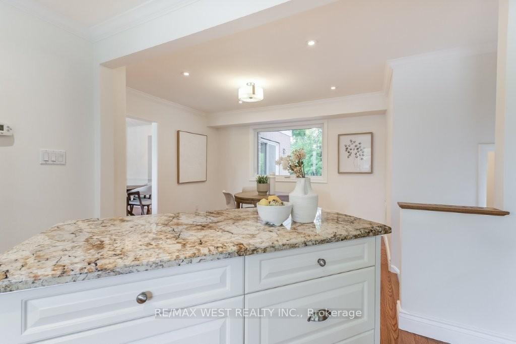 Photo 13 of 47 Breadner Drive, Etobicoke, Willowridge-Martingrove-Richview — HOMEH