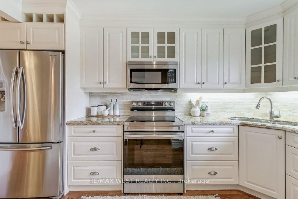Photo 15 of 47 Breadner Drive, Etobicoke, Willowridge-Martingrove-Richview — HOMEH