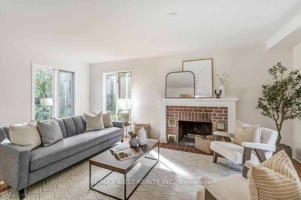 Photo 16 of 47 Breadner Drive, Etobicoke, Willowridge-Martingrove-Richview — HOMEH