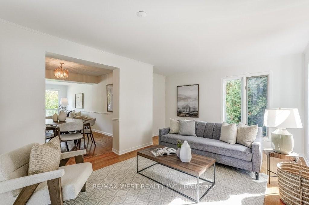 Photo 17 of 47 Breadner Drive, Etobicoke, Willowridge-Martingrove-Richview — HOMEH