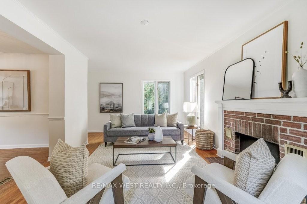 Photo 18 of 47 Breadner Drive, Etobicoke, Willowridge-Martingrove-Richview — HOMEH