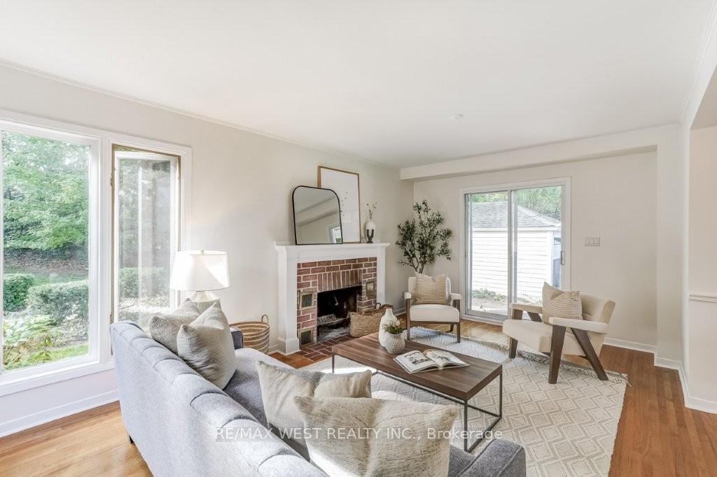 Photo 19 of 47 Breadner Drive, Etobicoke, Willowridge-Martingrove-Richview — HOMEH