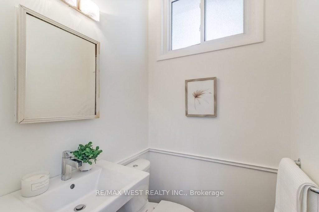 Photo 20 of 47 Breadner Drive, Etobicoke, Willowridge-Martingrove-Richview — HOMEH