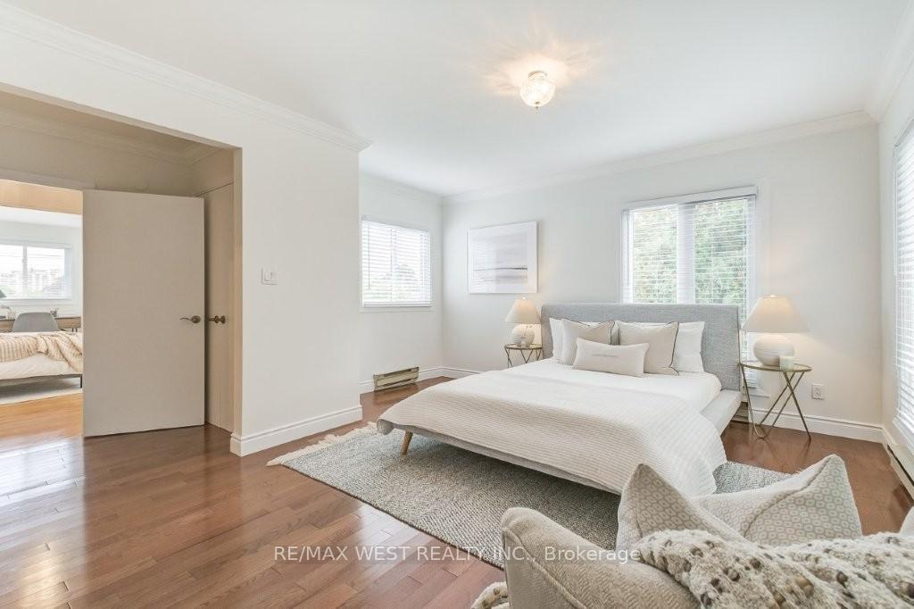 Photo 22 of 47 Breadner Drive, Etobicoke, Willowridge-Martingrove-Richview — HOMEH