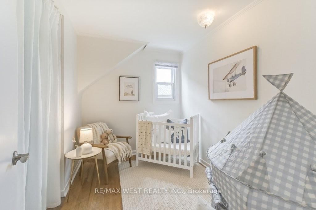 Photo 24 of 47 Breadner Drive, Etobicoke, Willowridge-Martingrove-Richview — HOMEH